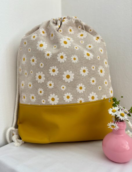 Sommerlicher Rucksack mit Gänseblümchen Sommerlicher Rucksack mit Gänseblümchen