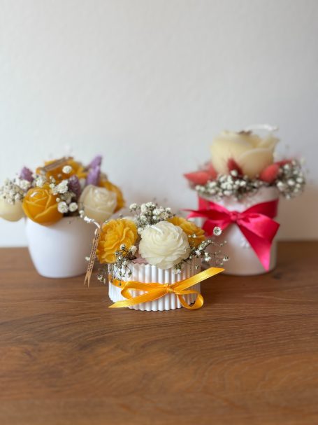 Blumenbouquet Langlebiger Blumenstrauß aus Trockenblumen und Bienenwachsblüten